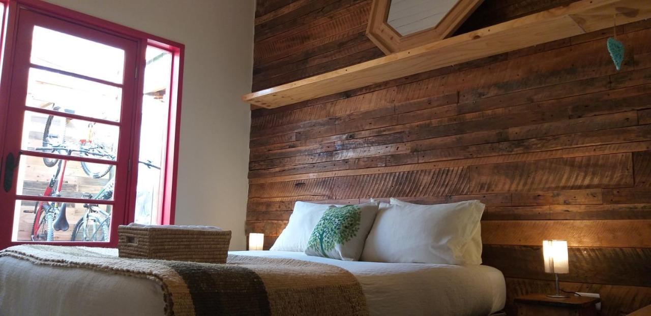 Treehouse Patagonia Hostel Puerto Natales Kültér fotó